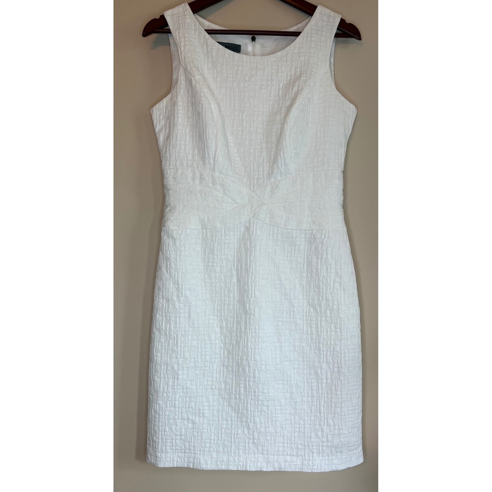 Donna Ricco White Textured Jacquard Sheath Dress Size 6 Sleeveless Scoop Neck
